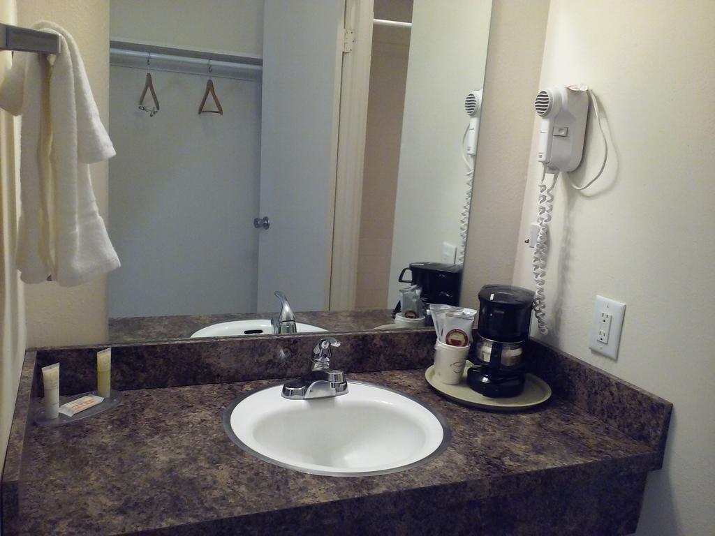 Main Street Lodge And Suites Port Huron Bilik gambar